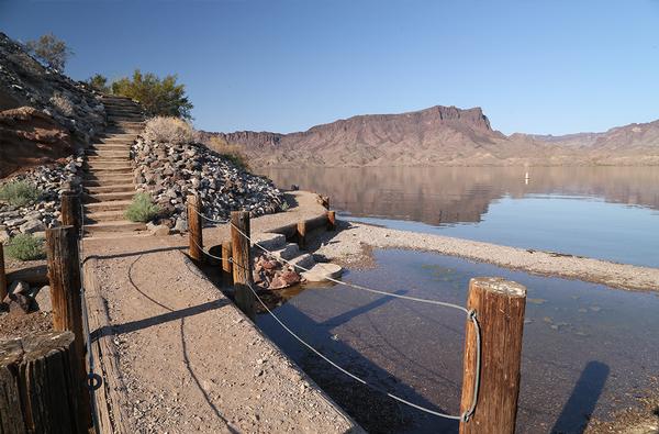 Bridge to trail along the shore of Lake Havasu at Cattail Cove State Park